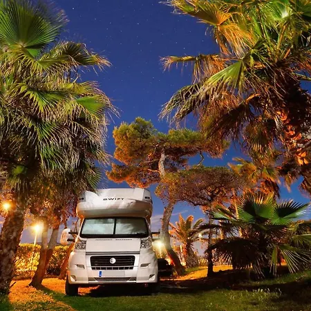 & Estanyet Кемпинг Лес-Касес- д'Альканар