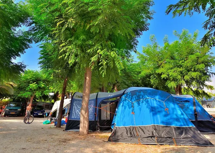 & Estanyet Kamp alanı 2*