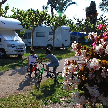Camping & Estanyet 2*